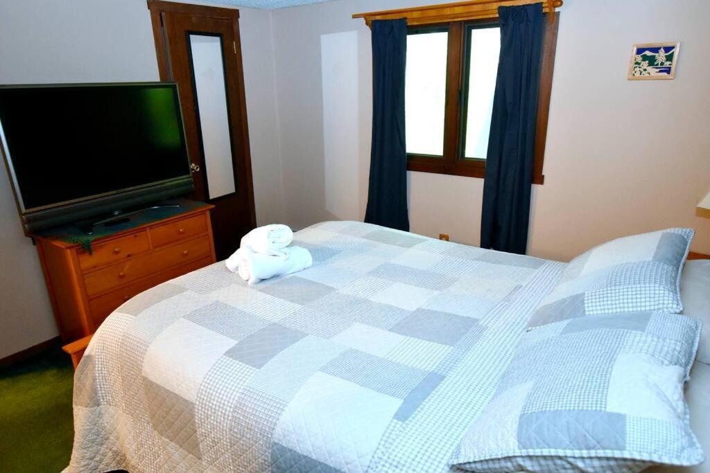 3-Bedroom Vacation Home Steps To Camelback Ski Area Ski-In Ski-Out Crescent Lake Екстер'єр фото